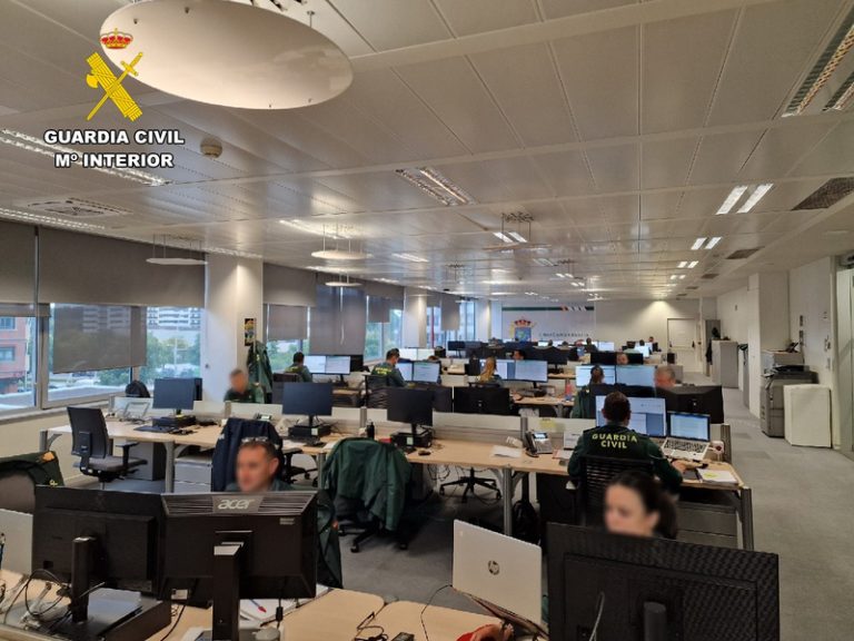 Quatre persones investigades per robar 25.000 euros a una dona fent-se passar pel seu banc