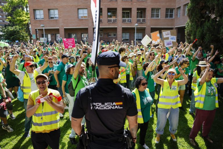 La Conselleria d’Educació dona per trencada la negociació amb els sindicats en deu minuts i la vaga seguix