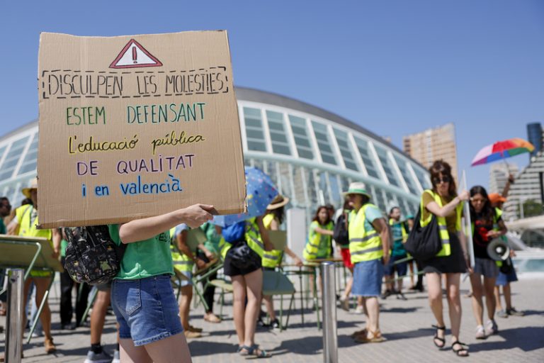 Educació fixa servicis mínims del 100% en les proves d’accés a fP per la vaga docent