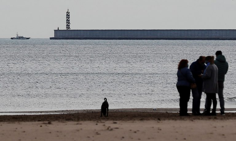 Quatre persones moren ofegades, entre elles dos menors, en una platja d’Oliva