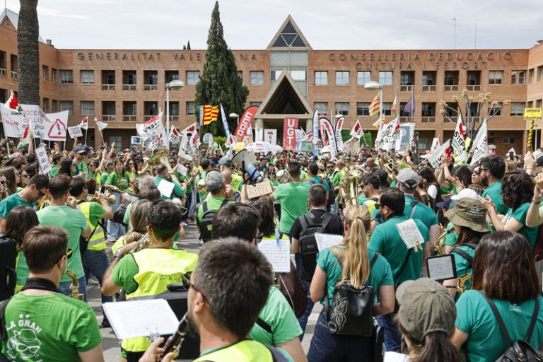 El professorat vota si accepta l’oferta d’Educació i definix el futur de la vaga indefinida