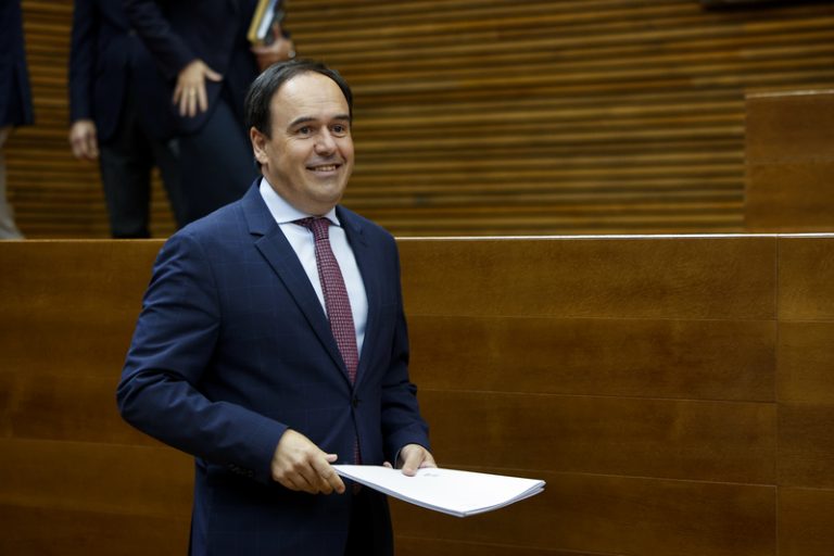 Pérez Llorca respecta la vaga docent però s’alinea amb l’alumnat que es juga la EBAU