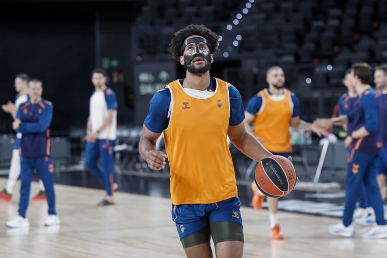El València Basket busca tancar en el Roig Arena una remuntada històrica cap a la seua primera Final a Quatre