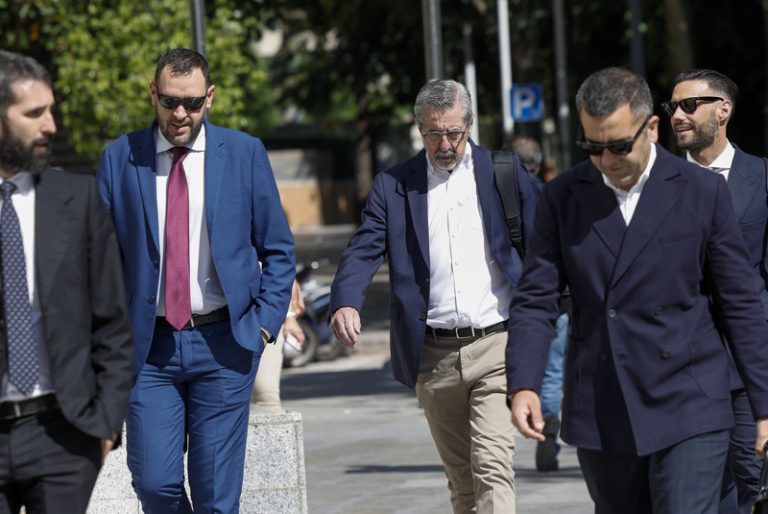 José María Ángel es mostra tranquil després de declarar davant el jutge per la presumpta falsificació del seu títol