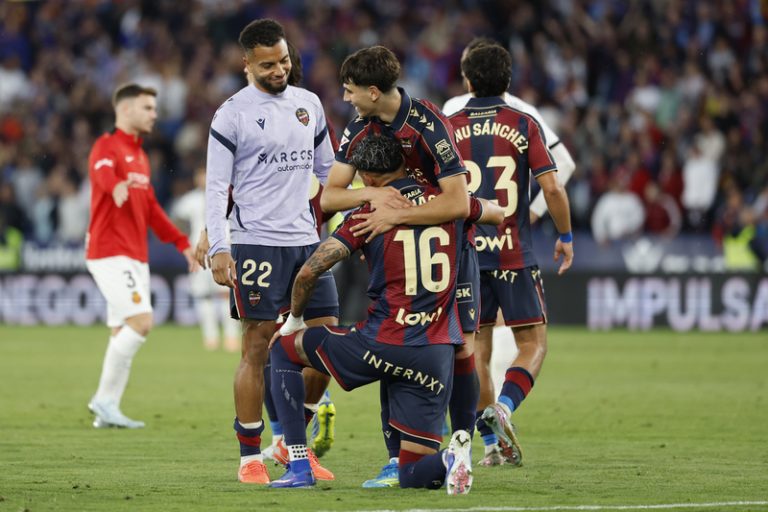 Un Llevant de ritme Champions frega la salvació en LaLiga