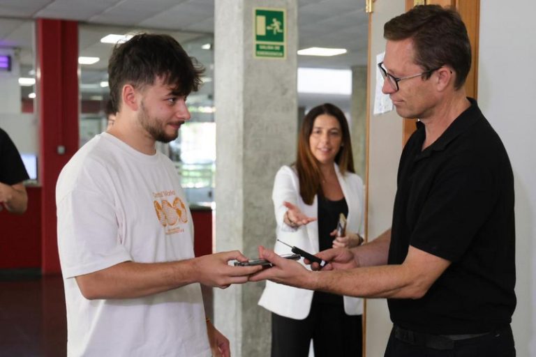 Detectors de mòbils vigilaran les PAU valencianes per a evitar còpies