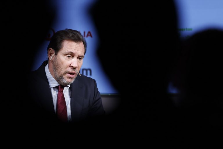 Puente acusa la dreta de bloquejar la regularització d’immigrants per a no cedir en res