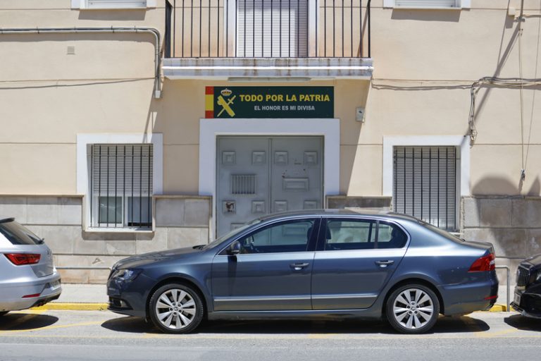 El guàrdia civil de Dolores va matar a la seua dona i fill mentres dormien i després es va suïcidar