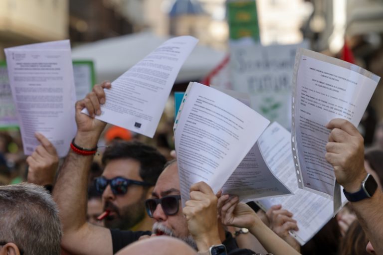 Un centenar d’equips directius anuncia la seua dimissió en suport a la vaga docent en la Comunitat Valenciana