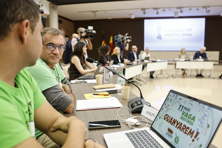 Educació proposa una pujada salarial progressiva de fins a 200 euros al mes per a frenar la vaga docent