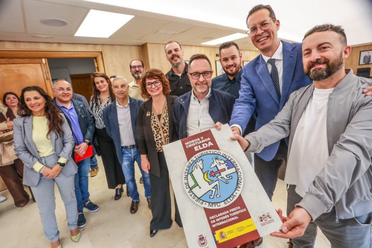 Elda celebra la declaració internacional dels seus Moros i Cristians