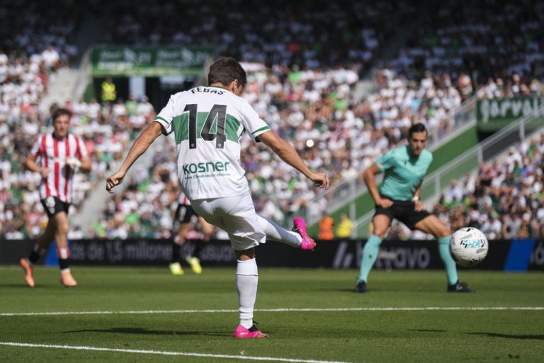 David López torna a l’onze del Girona en una final per la salvació davant l’Elx