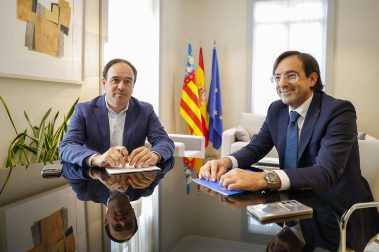 Pérez Llorca recolza l’ampliació i transició energètica del port d’Alacant