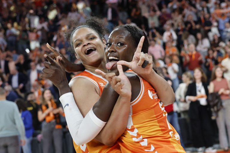 Awa Fam s’acomiada del València Basket amb la Lliga abans de fer el salt a la WNBA