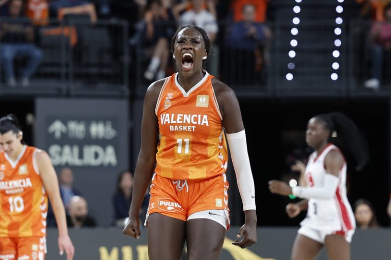 Awa Fam deixa el València Basket per a fer el salt a la WNBA sense haver sigut encara dominant