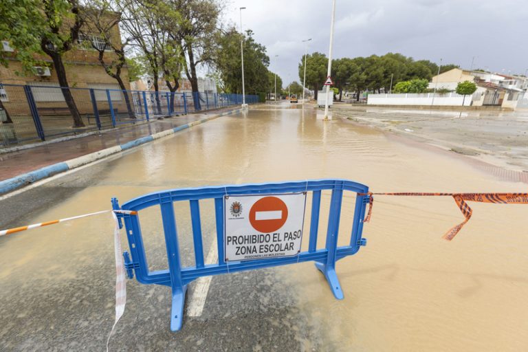 Les tempestes es generalitzen a Espanya amb xàfecs torrencials i risc de crescudes