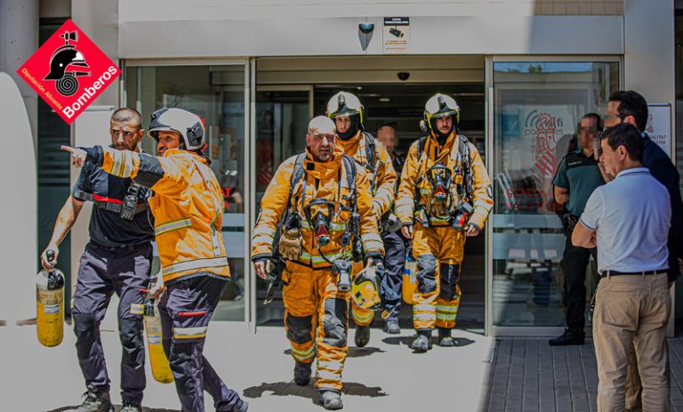 Extingit l’incendi a l’Hospital de Torrevieja després de deixar dos ferits greus