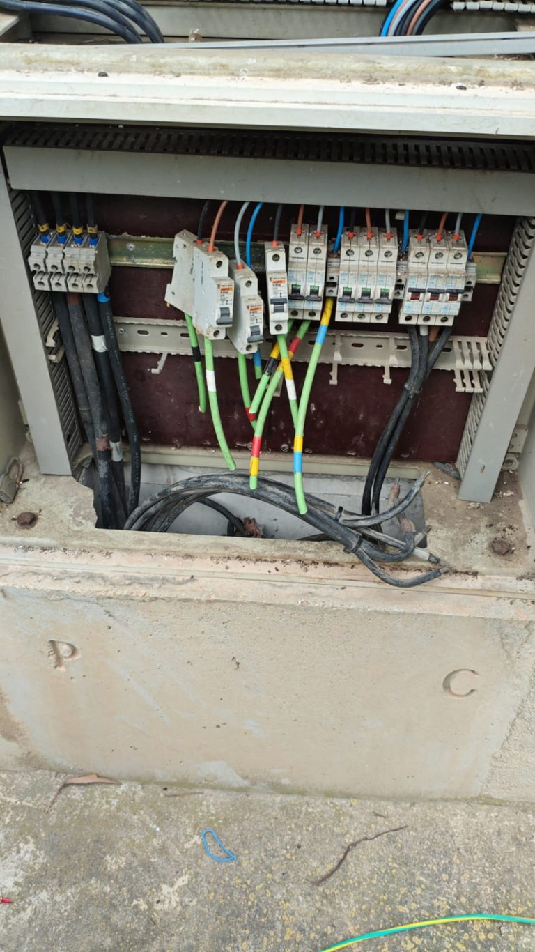 Robatori de 800 metres de línia elèctrica deixa sense enllumenat a la pedania del Escorratel a Orihuela