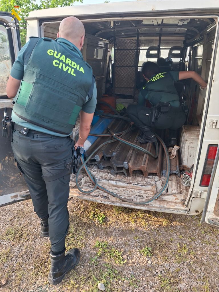 Detinguts dos hòmens pel robatori de dos tones de carril ferroviari a Silla