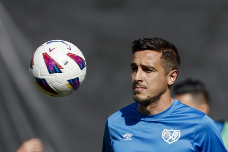 Óscar Trejo s’acomiada de Vallecas com a titular en el Raig-Vila-real