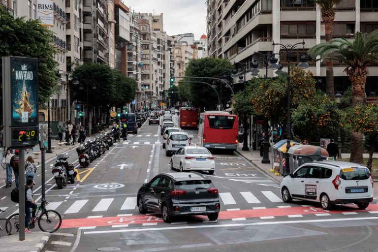 València reduïx el trànsit a l’abril i dispara l’ús de la bici i el transport públic