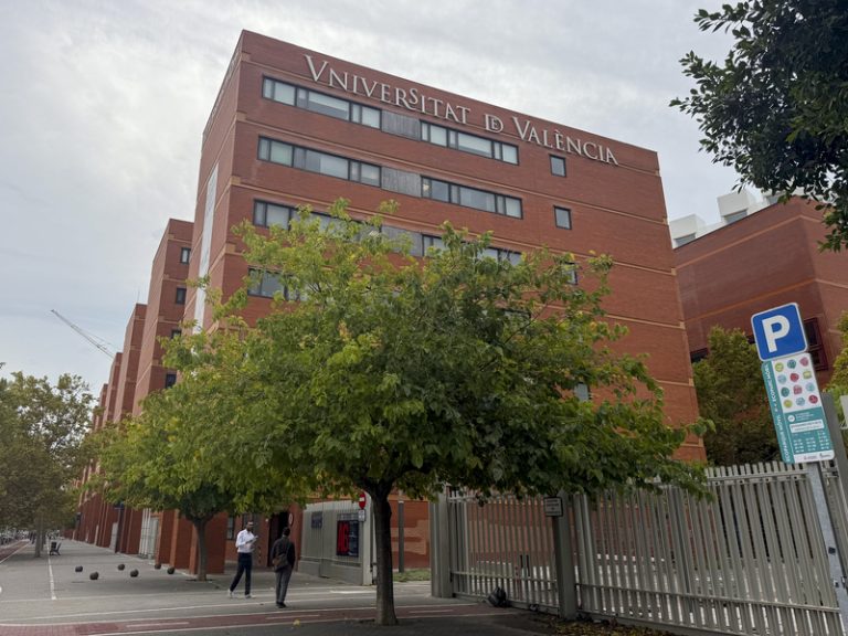 La Universitat de València es consolida entre les deu universitats amb millor rendiment acadèmic