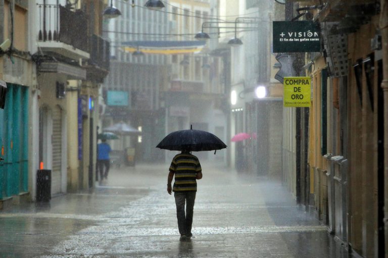 Alerta taronja per pluges intenses en el litoral nord d’Alacant i sud de València
