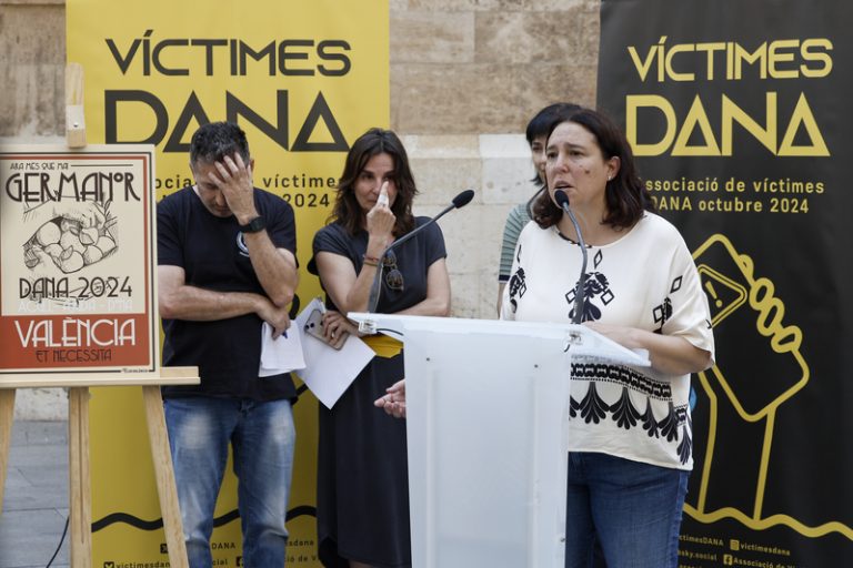Les víctimes de la dana carreguen contra el tancament de la comissió de Les Corts