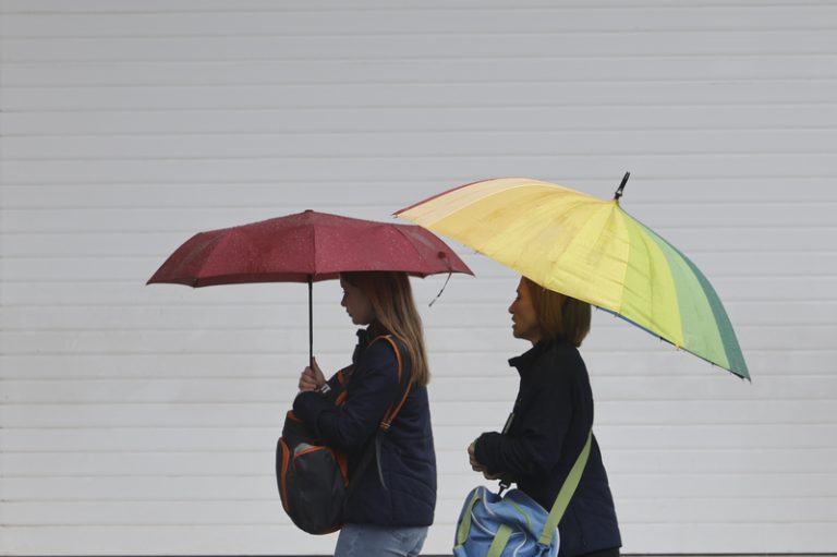 Aemet activa l’alerta groga per pluges i tempestes este diumenge a l’interior nord de València