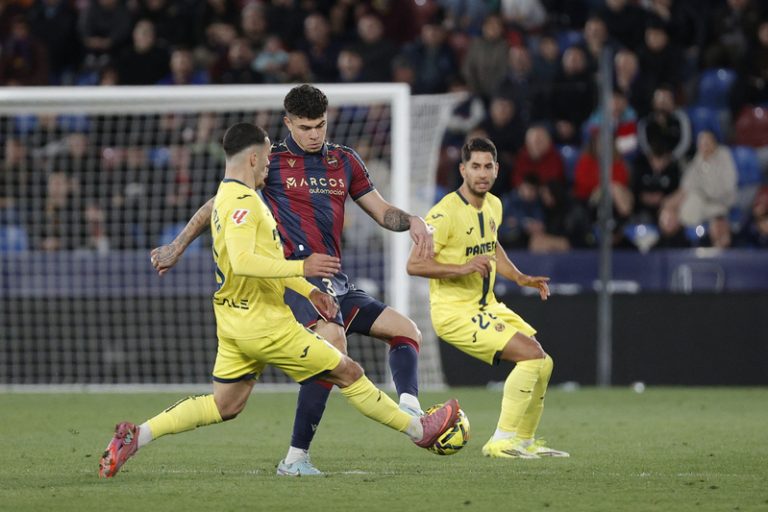 Vila-real busca la Champions i el Llevant s’aferra a la permanència en La Ceràmica