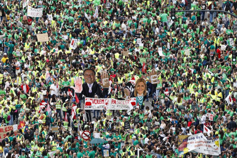 Arranca a València una multitudinària manifestació de docents i estudiants en defensa de l’educació pública