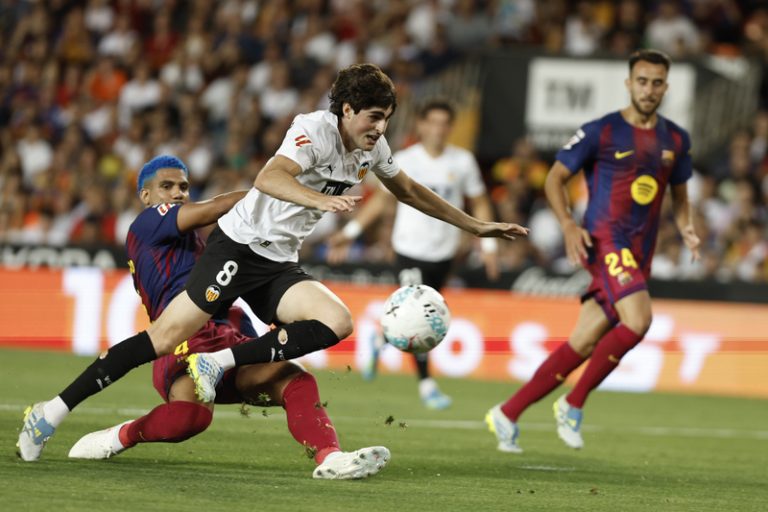 Javi Guerra tanca la temporada amb un sabor agredolç malgrat la victòria davant el Barcelona