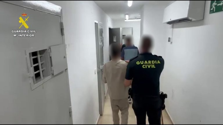 Presó provisional per a dos detinguts per robatoris violents a ancians a Torrevieja