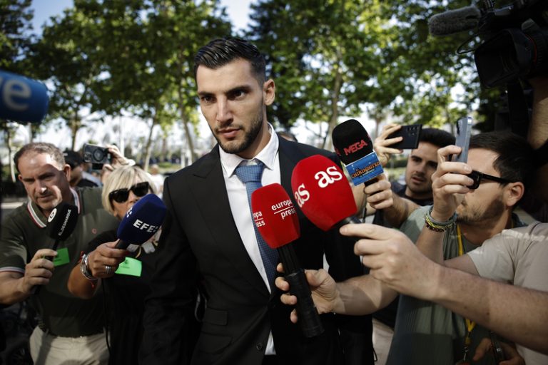 La denunciant de Rafa Mir manté en el juí que va patir dos agressions sexuals en la mateixa nit