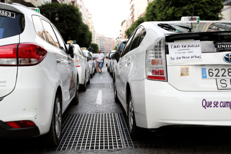 Nova marxa lenta de taxis a València contra el servici dels VTC