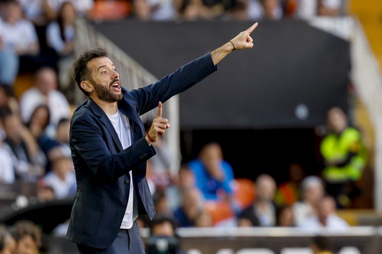 Corberán insistix que el València ha d’anar pels tres punts davant la Reial Societat