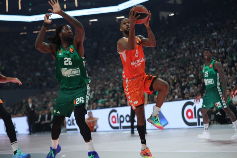 València Basket assalta el OAKA, força el 1-2 i allarga la sèrie davant el Panathinaikos