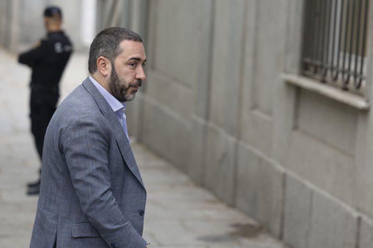 Ábalos tatxa de farsa que li vinculen amb una carta de Aldama a Guaidó