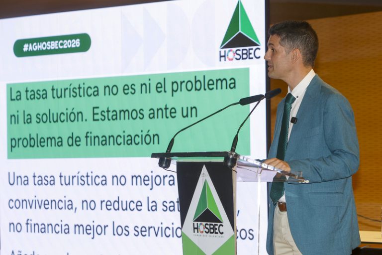 Hosbec rebutja la taxa turística i exigix millor finançament i infraestructures