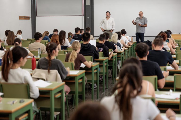 Professors correctors de la PAU renuncien per la vaga i titllen d’abusius els servicis mínims