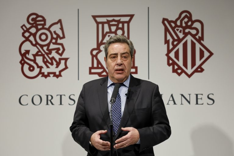 Vox trasllada el debat sobre la prioritat nacional als ajuntaments i l’aparca en Les Corts