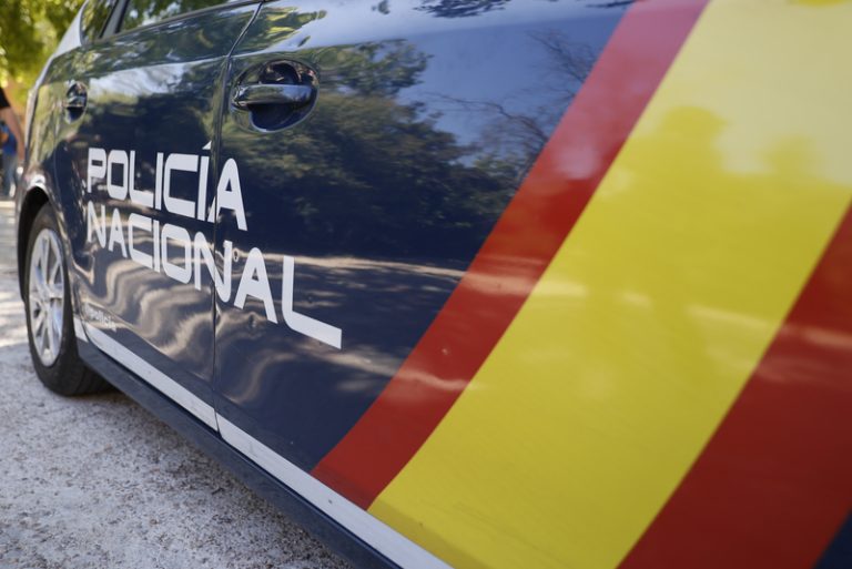 Detingut a Alacant per fer-se passar per policia i parar cotxes per a tirar-se uns riures