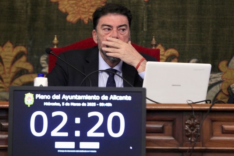 PP i Vox tomben a Alacant el suport a la regularització de migrants i marquen perfil en immigració