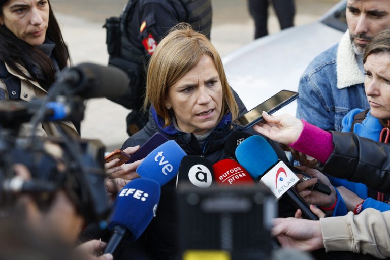Bernabé acusa a Pérez Llorca d’aplicar el dividix i venceràs amb els sindicats docents