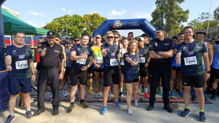 Bernabé ressalta la labor humanitària de la Policia Nacional en la carrera solidària Ruta 091