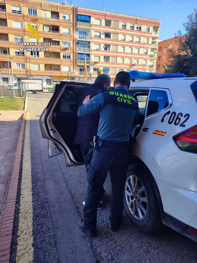 Detingut a Alginet per una onada d’estirades a ancianes a Benifaió i Carlet