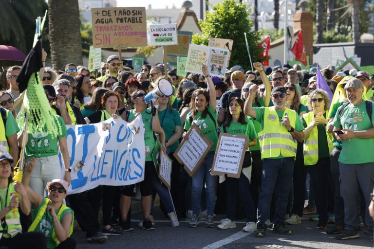 Educació oferix un preacord sense recuperar el salari del professorat en vaga