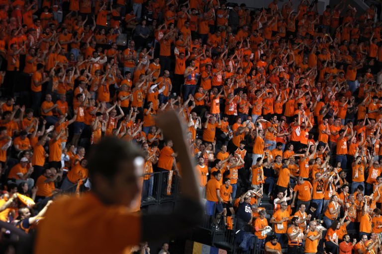 El Roig Arena es rendix al València Basket després d’aconseguir la seua primera Final Four de l’Eurolliga