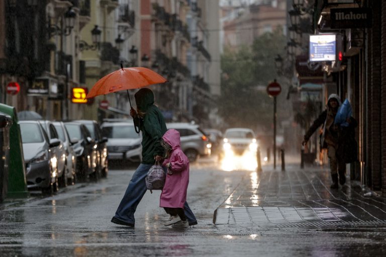 Aemet amplia l’avís groc a l’interior de València per fortes pluges, graníssol i vent
