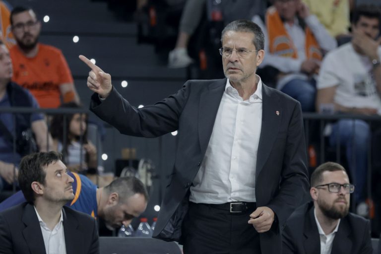 Pedro Martínez destaca la reacció del València Basket malgrat la derrota davant Baskonia